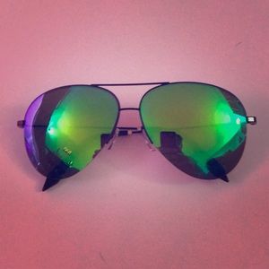 Victoria Beckham green aviators